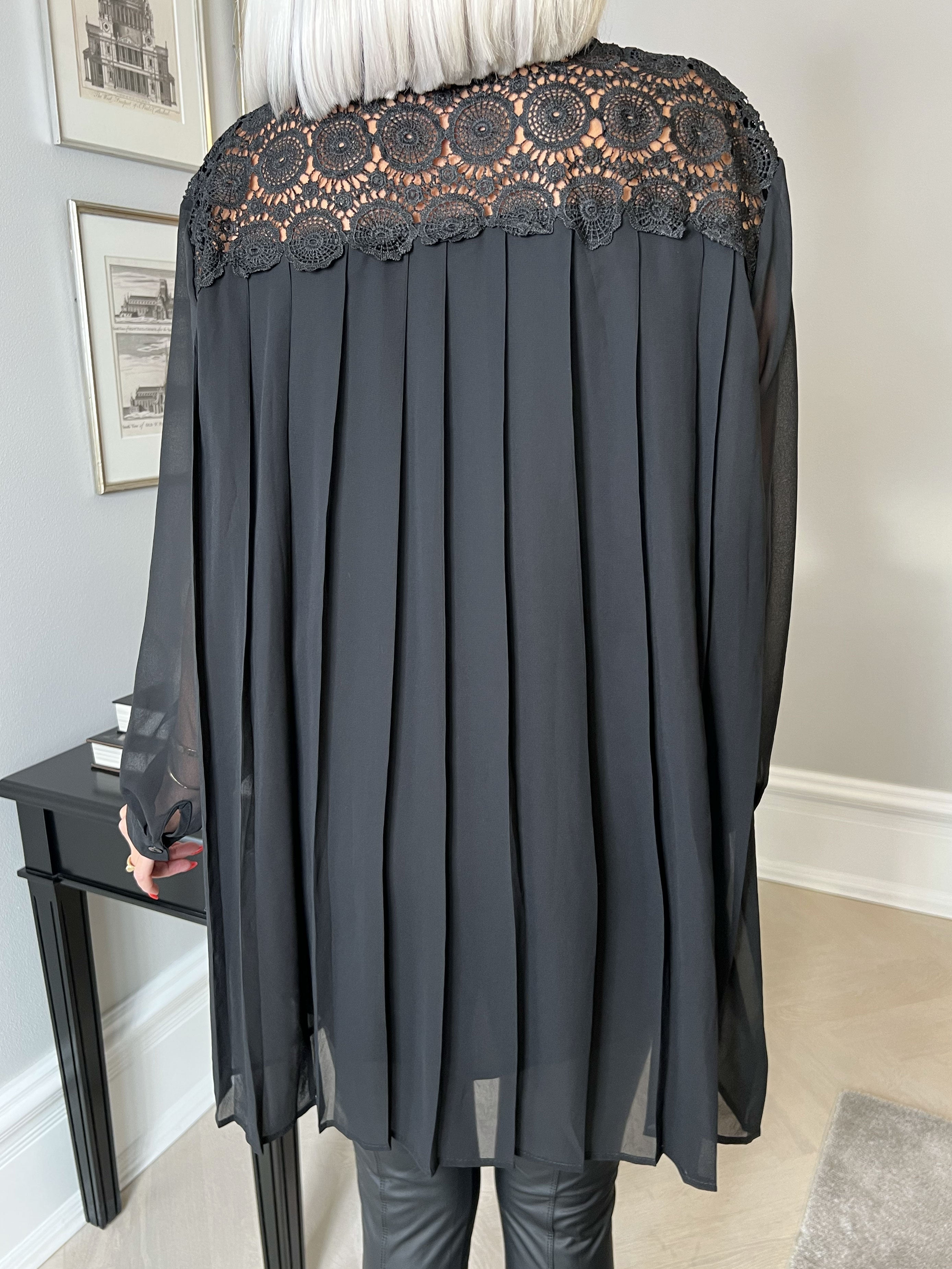 Veronika - Fineste tunika med plisseringer